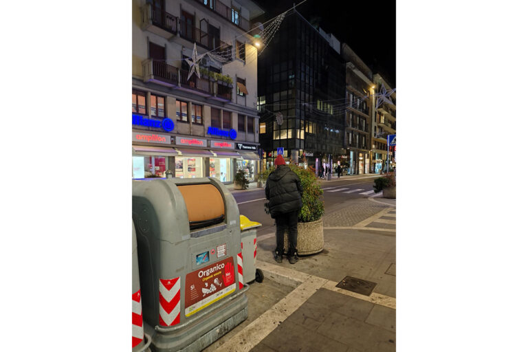 Arezzo Città del Natale: tra luci magia… e pisciate in via Guido Monaco