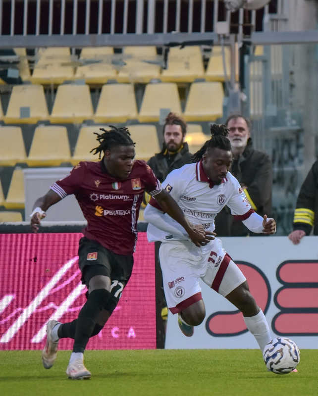 Livorno di grinta, arbitro di carta: Arezzo kappaò e scusa finite!