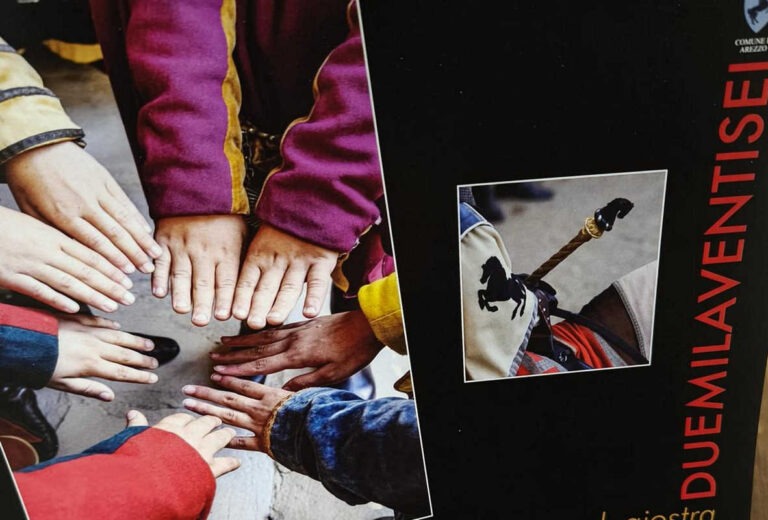 Presentato il calendario 2026 della Giostra del Saracino: dodici mesi raccontati dagli appassionati