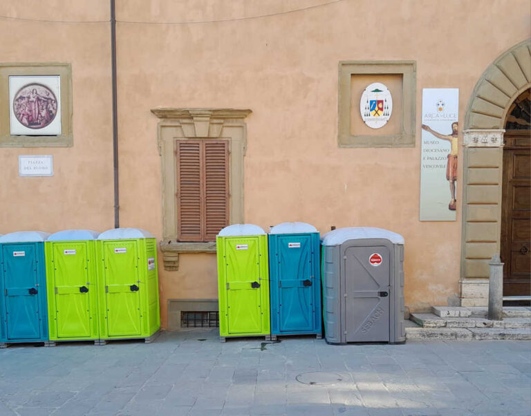 Arezzo, città d’arte… e di cessi panoramici