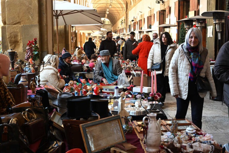 Scatti di Natale: luci, storia e tesori della Fiera Antiquaria di Arezzo