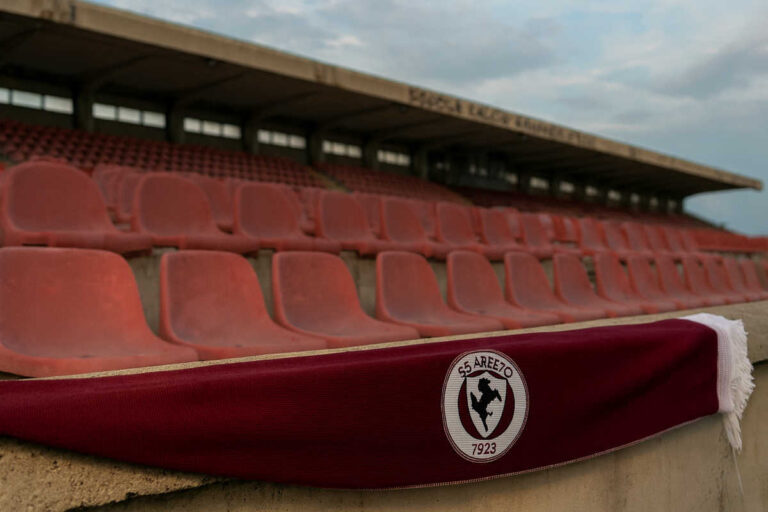 Gradinate vuote, cuore pieno: Arezzo in battaglia a Livorno