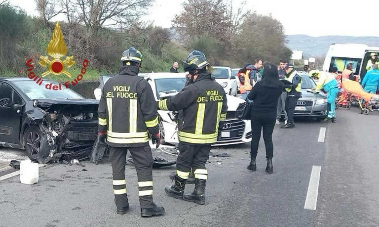 Incidente stradale lungo la SR71 ad Arezzo: quattro feriti