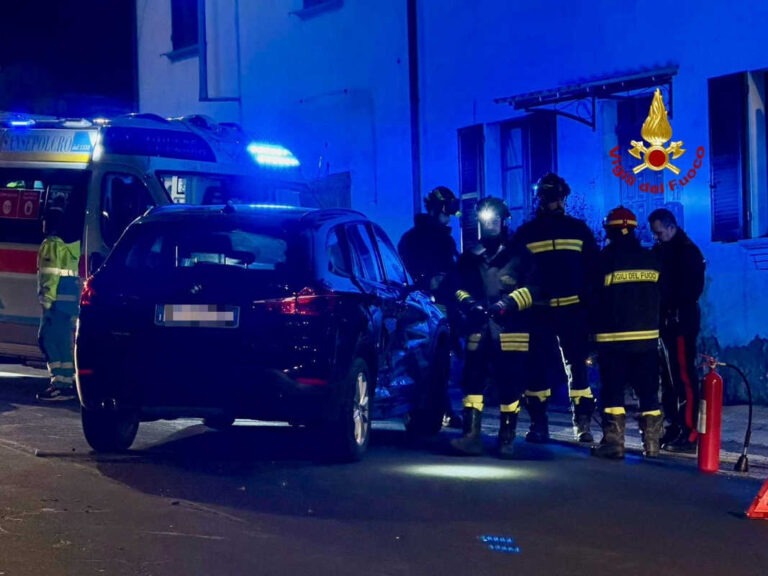 Intervento dei Vigili del Fuoco e dei soccorsi nel tardo pomeriggio all’incrocio con la S.P. 221, nessun ferito grave