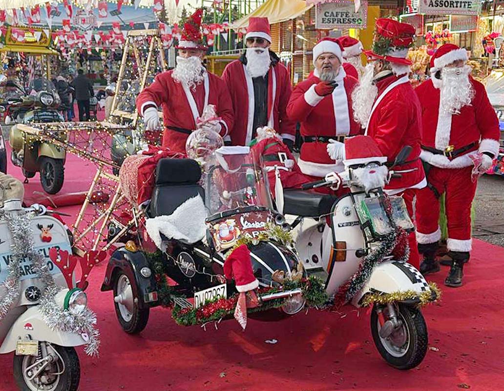 Vespa Club Arezzo - Babbi Natale in Vespa (2)