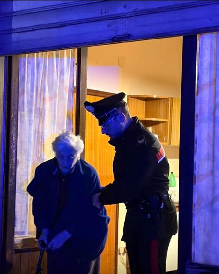 Sansepolcro, principio d’incendio in un’abitazione: Carabinieri salvano un’anziana