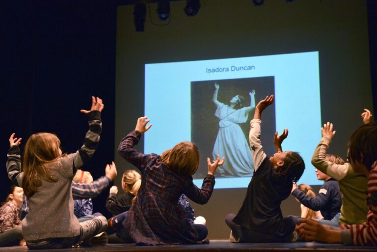 “Ma che danza è questa?”: ad Arezzo la conferenza-spettacolo di Aline Nari sui perché della danza