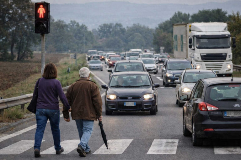 Il semaforo che non c’era ma ora lo vogliono tutti: Perticai aveva detto ‘rosso’, ma lo vedevano verde