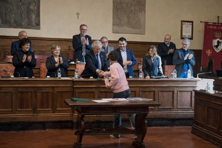 Consiglio Comunale, premiato il giovane campione Matteo Fabbri: tra sport, interrogazioni e nuove decisioni per la città