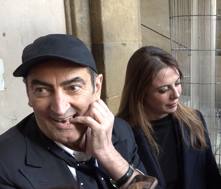 Sugar non molla: “Se devo levammi di torno, lo decido io. Per ora vado avanti”
