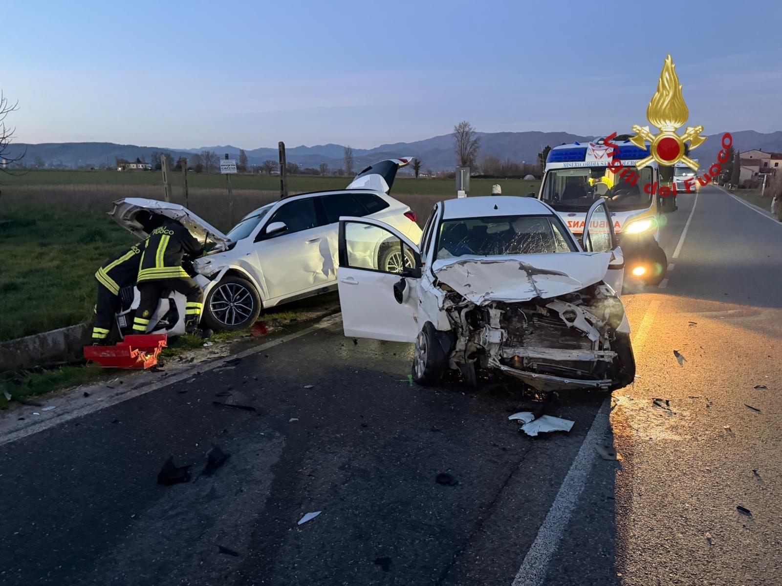 Incidente sulla Statale 73 a San Leo di Anghiari tre auto coinvolte, un ferito estratto dai Vigili del fuoco
