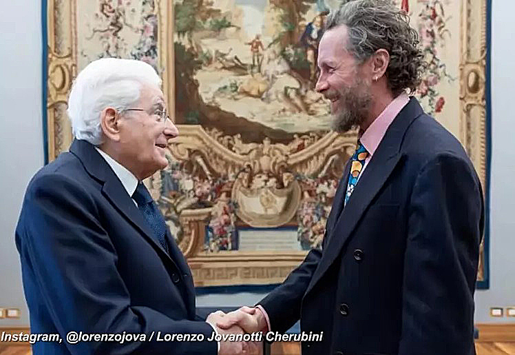 Jovanotti al Quirinale dopo la nomina a commendatore: «Questa onorificenza riguarda anche voi»