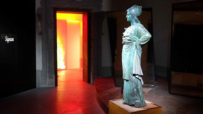 La Minerva torna a casa, Firenze piange e Arezzo stappa (ovvero: dopo secoli di trasloco forzato, la dea si rifà viva)
