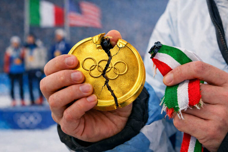Milano Cortina: medaglie a tempo determinato. Commenti del popolo tra ottone, Temu e lattonieri