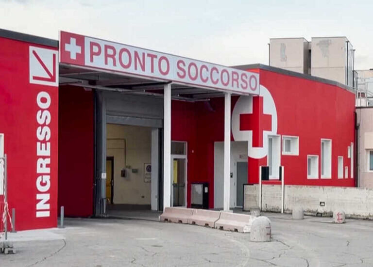 Scontro tra due auto all’Indicatore: tre persone finiscono in ospedale