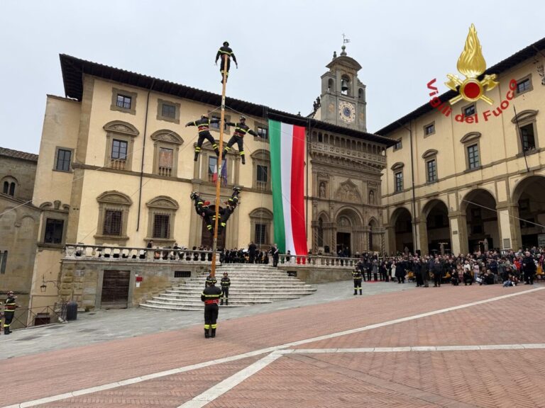 Arezzo celebra i Vigili del Fuoco: oltre 6.400 interventi in un anno