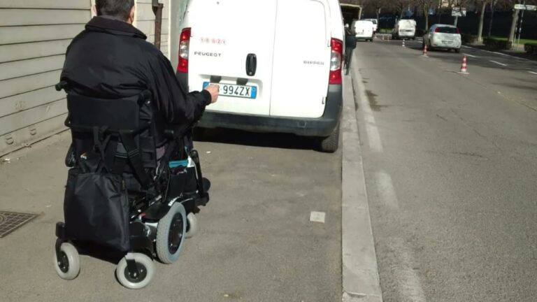 Arezzo “amica delle disabilità”? Tra cantieri, scalini e promesse elettorali