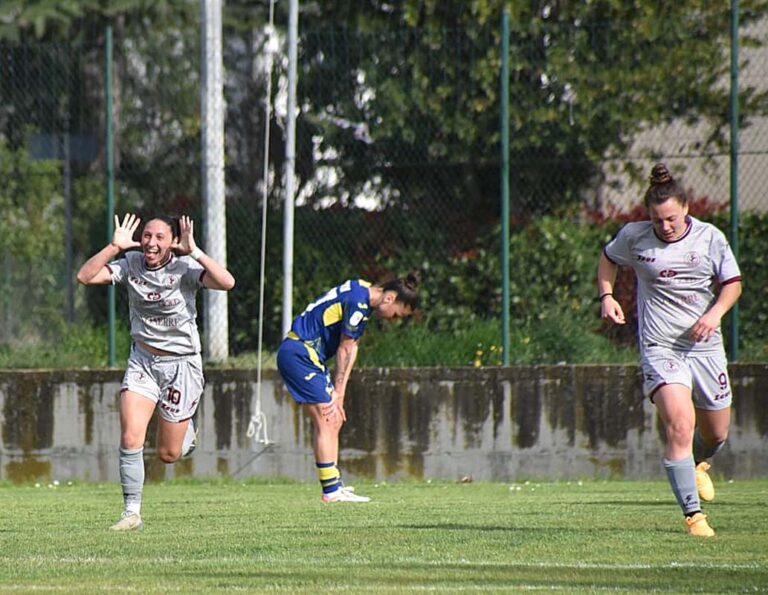 Arezzo riparte forte: 3-0 all’Hellas Verona al rientro dalla pausa