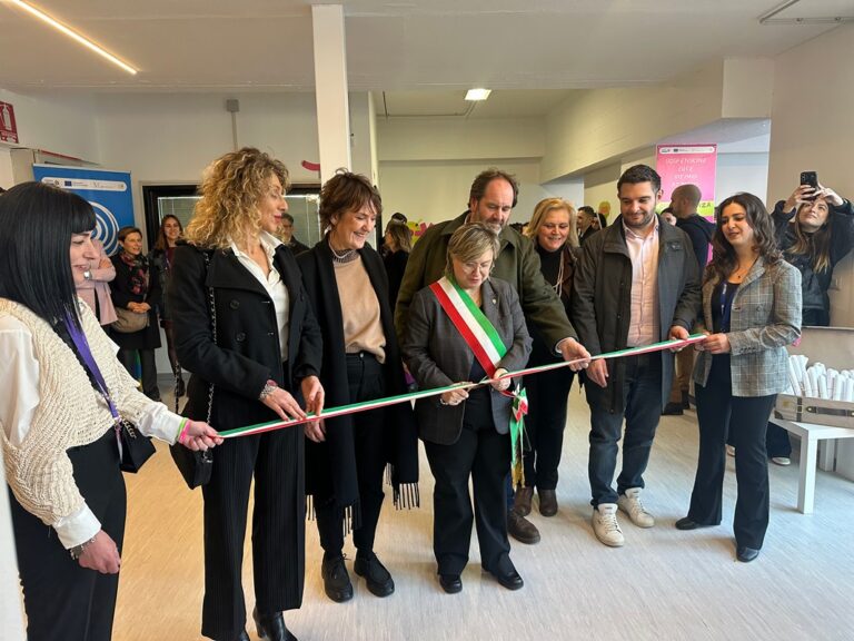 Arezzo, nasce “desTEENazione”: nuovo hub per adolescenti in via Fiorentina