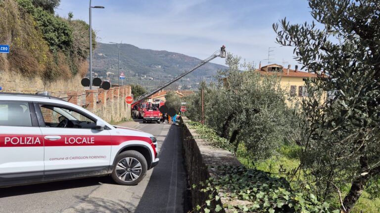 Principio di incendio in mansarda a Castiglion Fiorentino: anziana lievemente intossicata