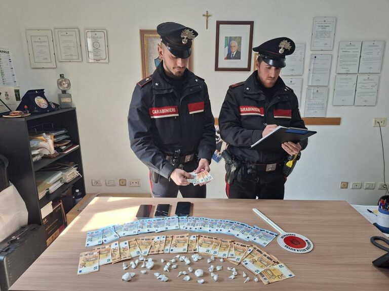 Clacson taroccato pe’ nasconde la droga: beccato 20enne nel Valdarno