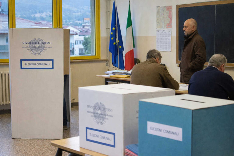 Arezzo al voto, spunta il partito “Noi per Noi Altri”: «Prima noi… poi si vede»