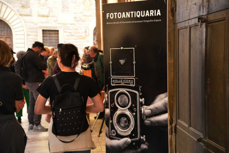 Tra obiettivi e memoria: viaggio nella mostra-mercato Foto Antiquaria