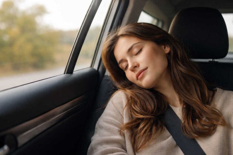 Il sonno in auto: perché ci addormentiamo così facilmente