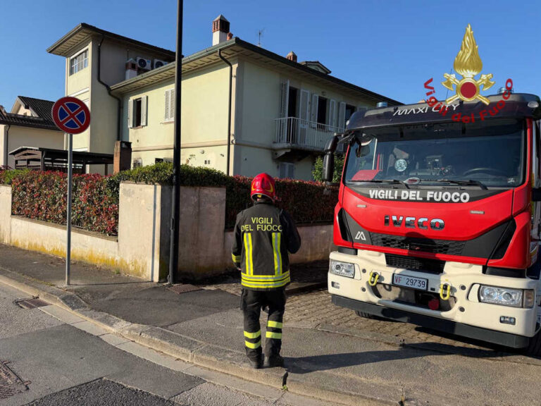 Incendio in un appartamento a Terranuova Bracciolini: tre persone intossicate, casa inagibile