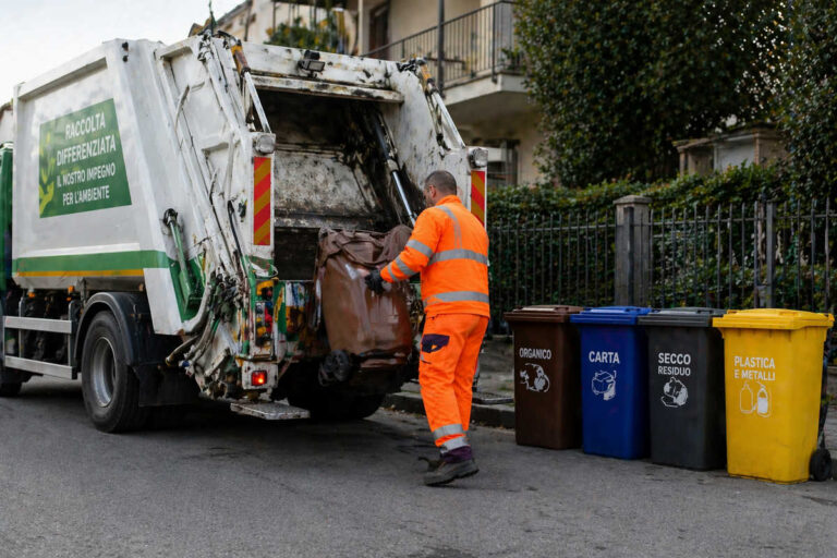 Rifiuti, nessuna variazione per il porta a porta il 25 aprile e il 1° maggio
