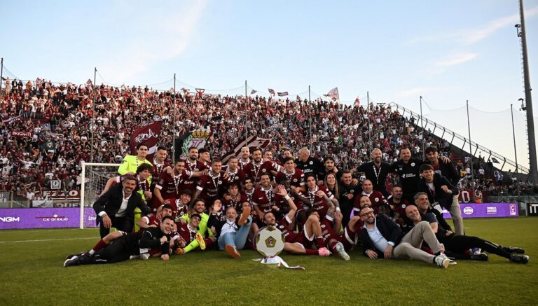 Arezzo, festa e scoppola nell’ultima al Comunale: il Vicenza vince 5-2