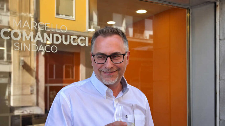 Arezzo ha deciso: Comanducci in Palazzo e la dedica va al babbo