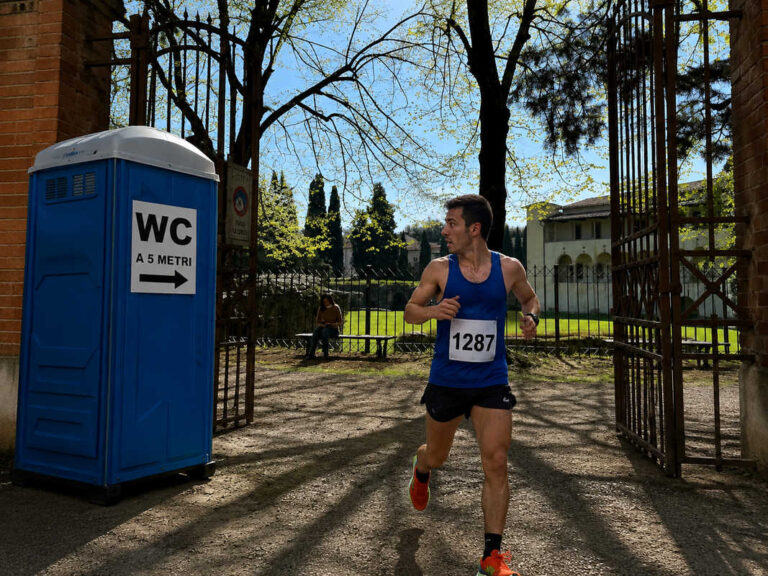 Museo Archeologico promosso a bagno pubblico dai runner Fair play? No, pipì play