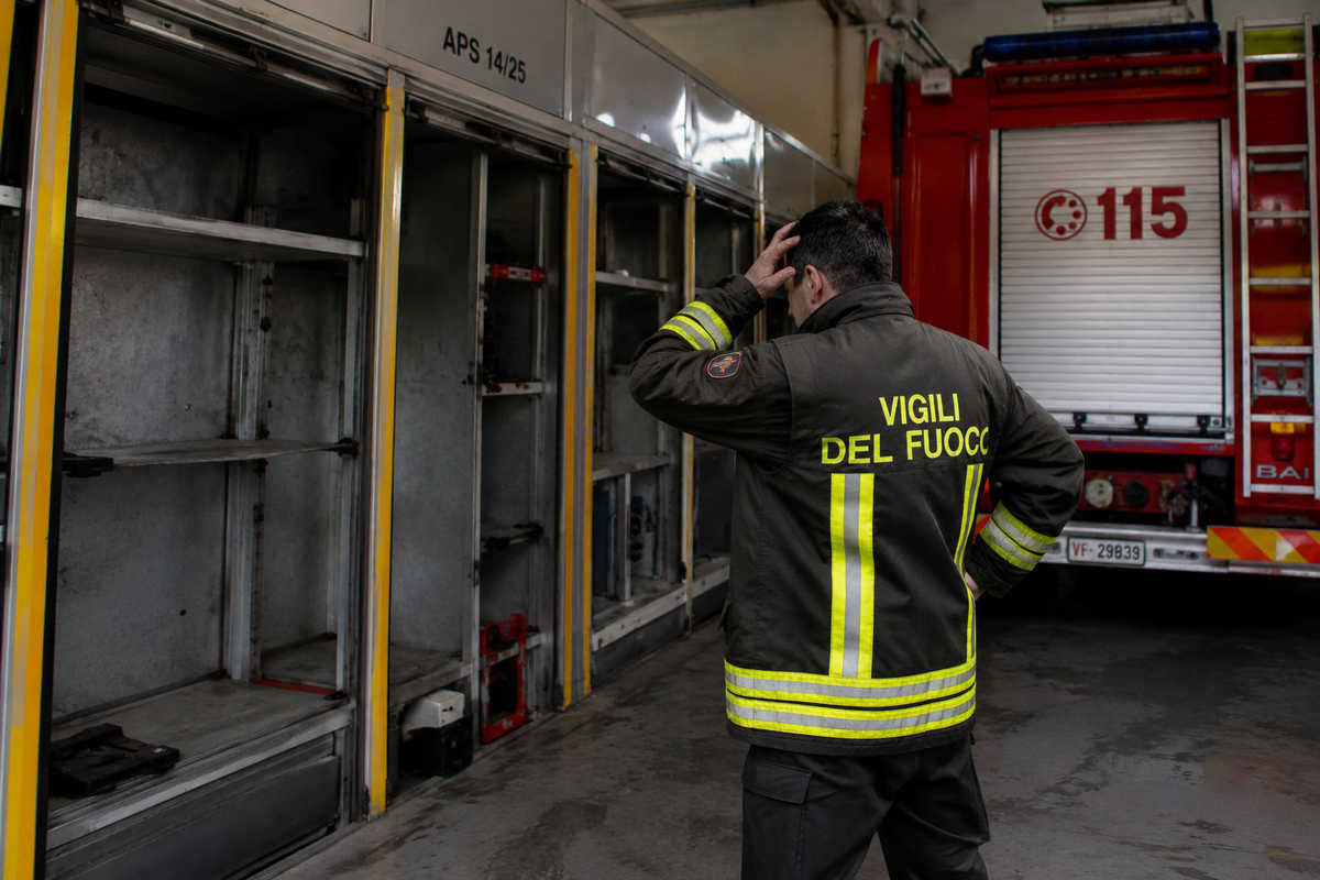 Vigile del fuoco-armadietto delle attrezzatureo