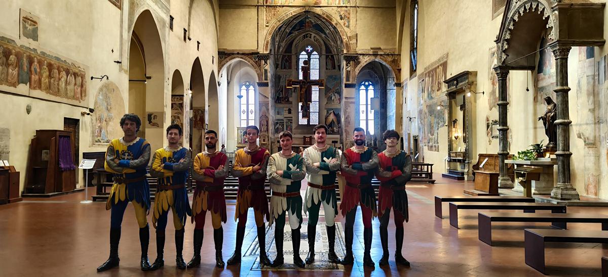 I giostratori dei quattro Quartieri dopo la cerimonia di investitura ad Arezzo