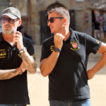 Due addetti ai lavori durante la giornata di prove della Giostra del Saracino