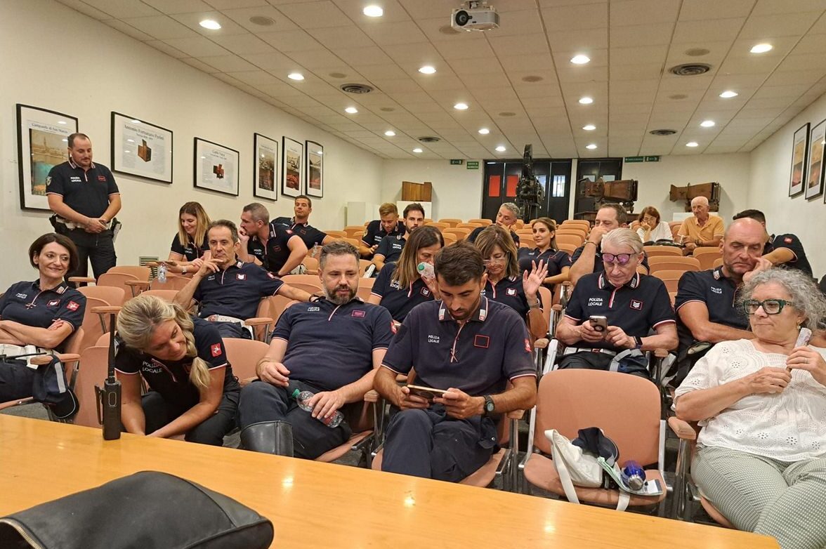 vigili-arezzo-sindacati-assemblea-sciopero